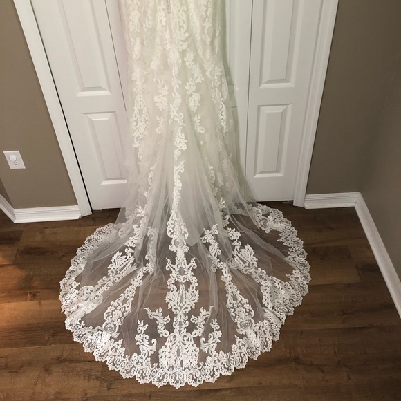 Wedding Dress - Picture 3 of 8
